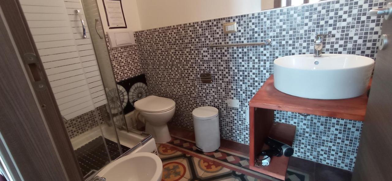 Onlyrooms III - Piazza Jenne Κάλιαρι Εξωτερικό φωτογραφία